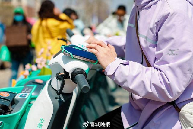 支架”再升级提升昆明用户骑游体验z6尊龙网站滴滴青桔电单车“