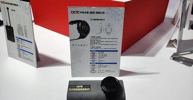 ”？战场上实时群聊曾是好莱坞科幻设定z6尊龙·中国网站人手一块“小天才(图2)